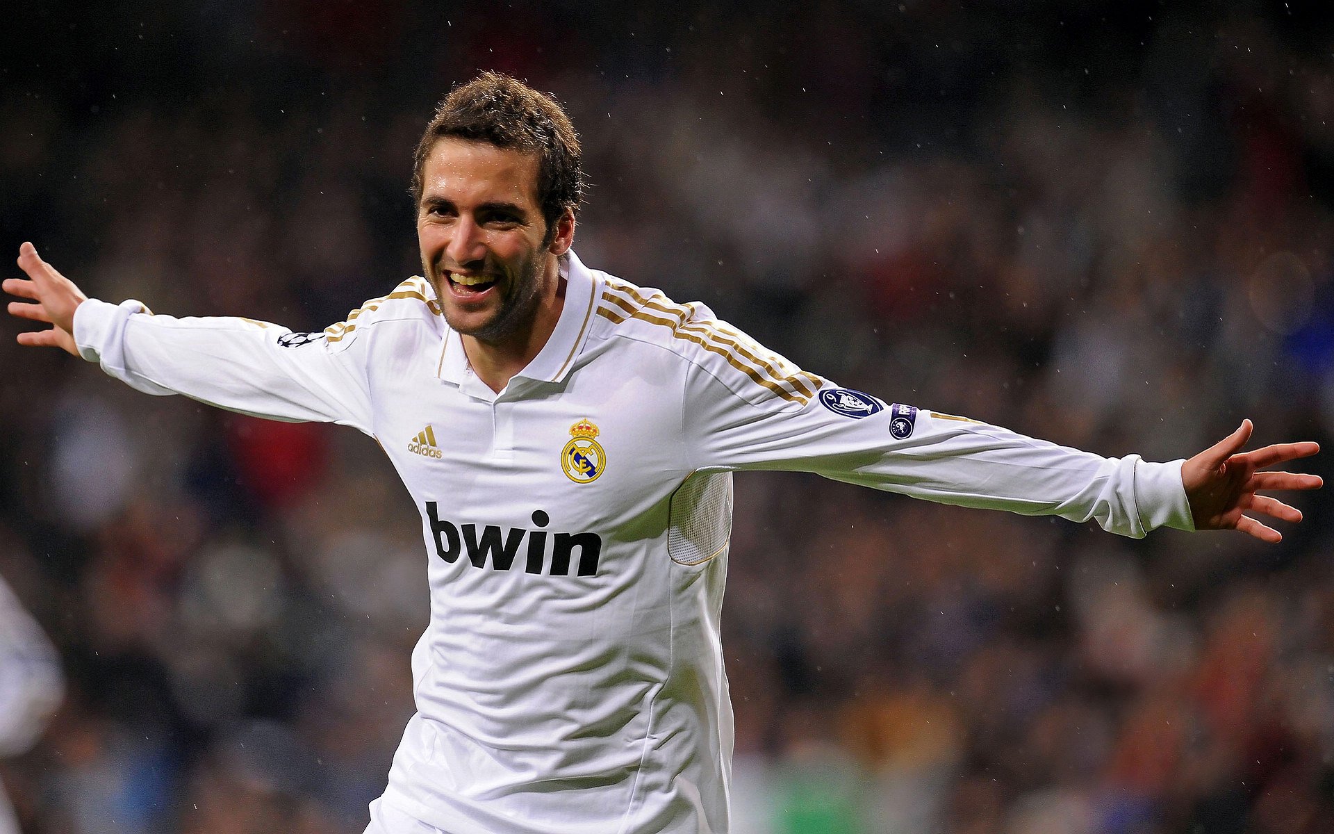 安德烈·桑托斯在斯特拉斯堡表现出色，未来备受期待，安德雷桑托斯