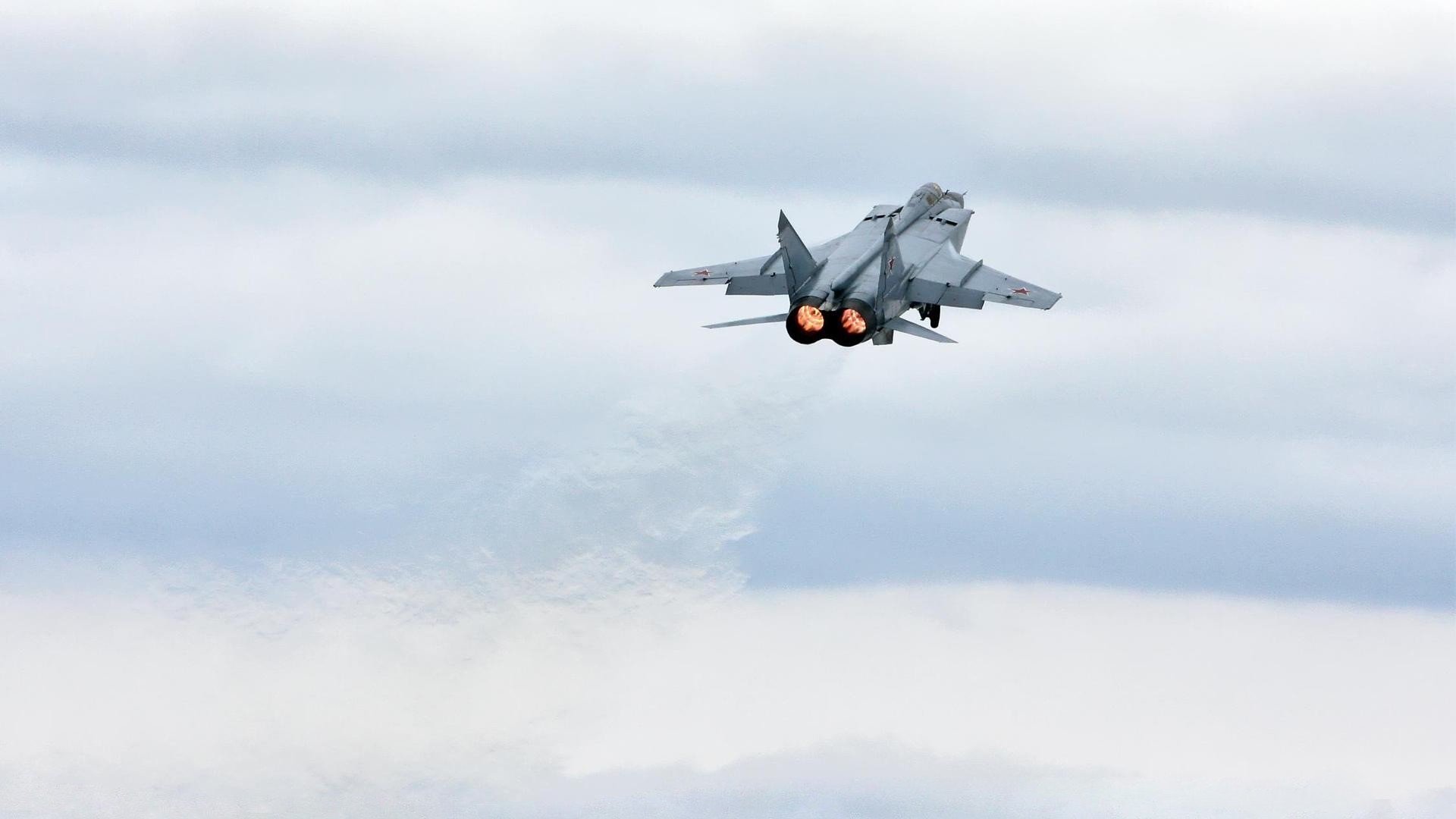 中国女足队员刘某在比赛中攻入制胜球,中国女子足球队问责